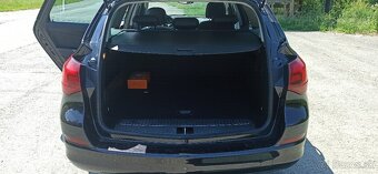 Opel Astra Sports Tourer (2011) - 16