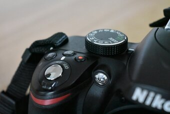 Nikon d3200 + objektiv nikkor 18 - 105 AF-s - 16