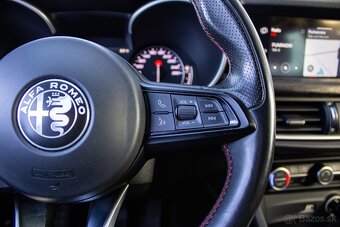 Alfa Romeo Stelvio - 16