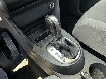 Volkswagen Touran 2.0 TDI Comfortline DSG - 16