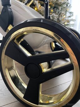 Biely kočík Junama - 16