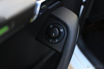 Škoda Octavia Combi TDI, DSG, Vyhr. volant, Kamera, LED - 16