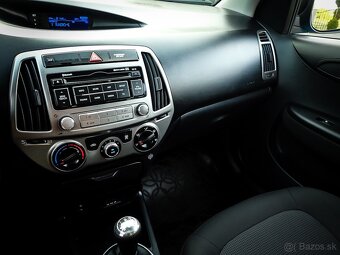 HYUNDAI i20 1.25 benzin - 83tis Km-2014-LED-KLIMA-VYHREV SED - 16