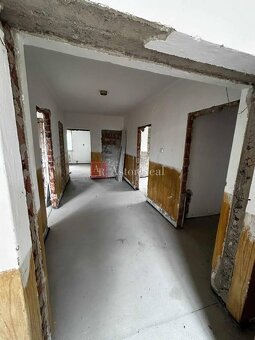 Dvojpodlažný Rodinný Dom na pozemku 786 m2 - Chyžné - 16