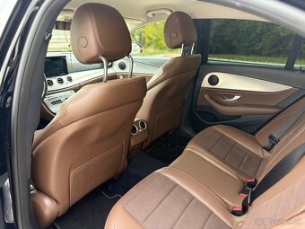 Mercedes-Benz E220d Sedan - 16