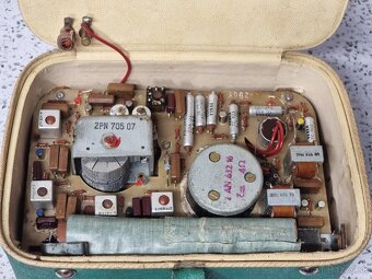 Exportná verzia Comet-9 Commodore ☆ Tesla starožitné radio - 16