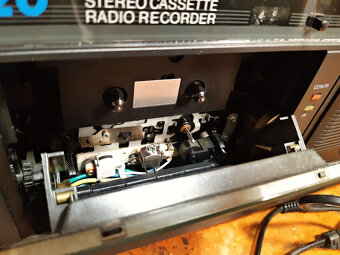 Radiomagnetofon RFT SKR720 z roku 1988 - 16