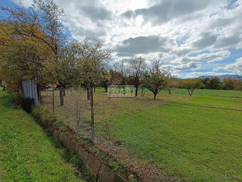 Bystré – slnečný, rovinatý pozemok s hosp. budovou, 872 m2 - 16