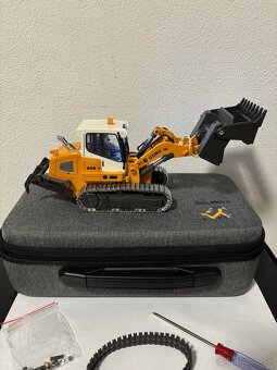 RC pásový nakladač LR636 - 16