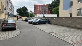 Svetlý celok kancelárií neďaleko Klientskeho centra na Trnav - 16