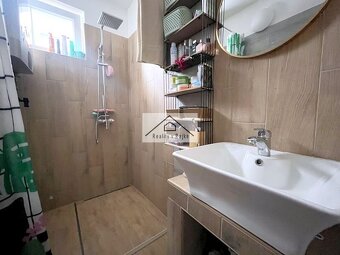 Kompletne zrekonštruovaný a zariadený 3-izbový rodinný dom n - 16