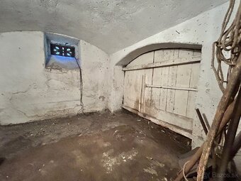 REZERVOVANÉ- Predám veľký 3izb byt na prízemí v pôvodnom st. - 16