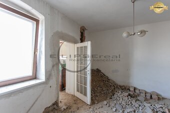 NA PREDAJ starší 3-izbový rodinný dom v Lábe - pôvodný stav - 16