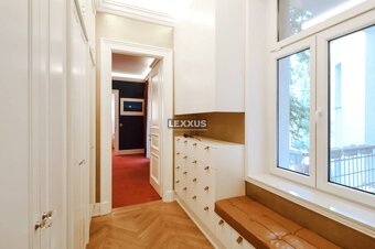 | Veľkometrážny luxusný 3 izbový byt v historickom centre me - 16