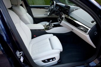 BMW Rad 5 Touring 530e Xdrive Luxury°Individual°Laser°Nappa° - 16