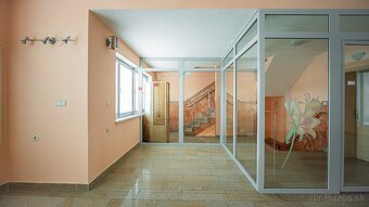 Prenajmem kancelárske/obchodné priestory v centre Stropkova - 16