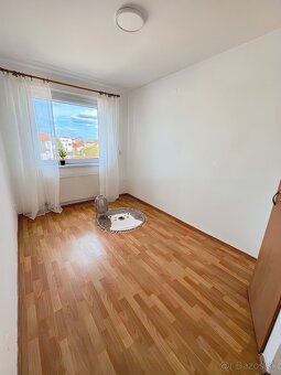 Nadčasový 3 izbový byt s výhľadmi a 2 balkónmi - 16