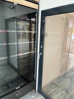 Na prenájom presklený priestor v centre Lučenca - 16