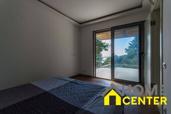 NA PREDAJ šarmantný dom / 72 m² /s výhľadom na more na ostro - 16