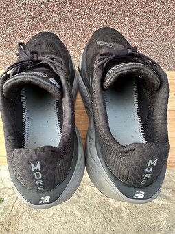 Bezecke tenisky New Balance More V5 - 16