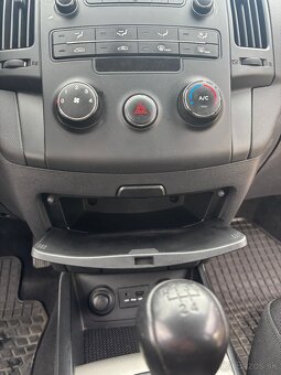 Hyundai i30 1.4 benzín (80 kW) – 2009 ročník - 16
