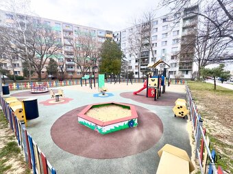 KOMPLETNE REKONŚTRUOVANÝ 3 IZBOVÝ BYT, 66M2, HOSPODÁRSKA UL. - 16