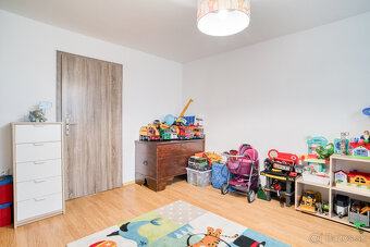 Na predaj priestranný 4-izbový rodinný dom v Malženiciach - 16