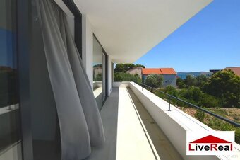 SUKOŠAN, VILA NA PLÁŽI S BAZÉNOM - 16