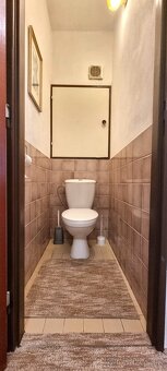 ČISTÝ 3i. BYT S NOVOU SEDAČKOU, POSTEĽAMI A KOBERCOM / BA IV - 16