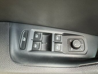 Volkswagen Passat Variant 2.0 TDI BMT Business Highline - 16