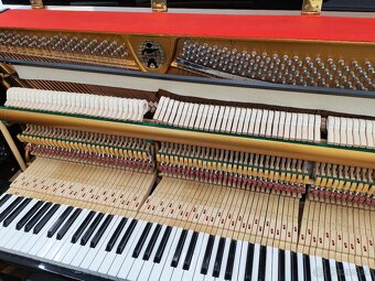Moderné elegantné Piano dovoz celá SR - 16