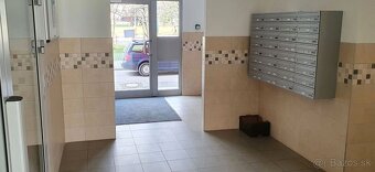 3-izbový byt s nepriechodnými izbami a lodžiou – Furdekova,  - 16