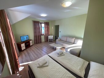 Rodinný dom + 2 mobilné domy v srdci Červeného Kl - 16