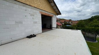 NA PREDAJ 4 izbový dom v obci Ladice - 16