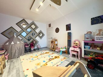 NA PREDAJ VEĽKÝ 3 IZB. BYT S LOGGIOU, 84M2, UL. S. JURKOVIČA - 16