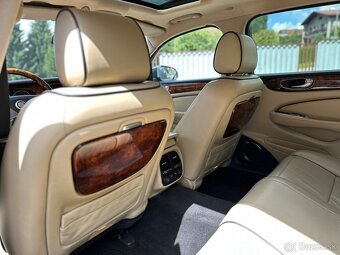 Jaguar XJ8 - 16