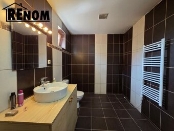 Zrekonštruovaný dom s bazénom a letnou kuchynkou - 16