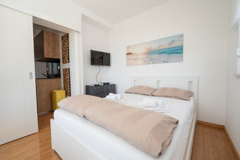 Chorvatsko-luxusný zariadený 4 izbový apartmán na Pagu - 16