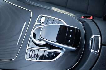 Mercedes Benz E 300 de T Avantgarde (2020) - 16