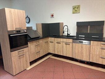 Prodám krásnou zánovní kuchyň Nobilia vertico - 16