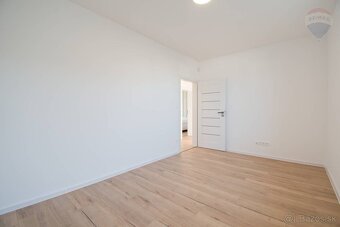Na predaj: 4 izbový rodinný dom s garážou, pozemok 753m2, Vy - 16