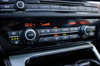 BMW 535d, 220kW (2012) - 16