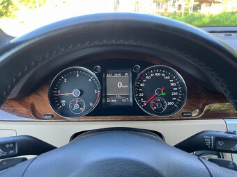 Volkswagen Passat B7 Variant 2.0 TDI Highline - 16