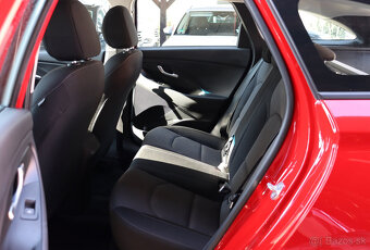Hyundai i30 CW 1.5i Benzín r.8/2023 - 16