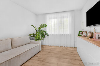 NA PREDAJ unikátny, samostatný 4-iz Rodinný dom priamo v DS - 16