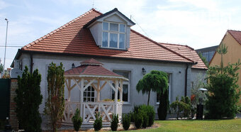 Rodinný dom vhodný na bývanie alebo reprezentatívne kancelár - 16