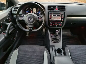 Volkswagen Scirocco R 265PS rok 2012, manuál - 16