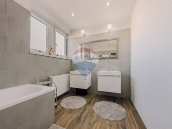 REZERVOVANÉ Zrekonštruovaný dom s bazénom - Šibeničný vrc - 16