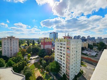 Ponúkame na predaj priestranný 2-izbový byt na Martinčekovej - 16