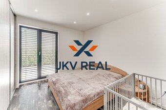 Moderný 5-izbový rodinný dom s bazénom a altánkom | Veľké Úľ - 16